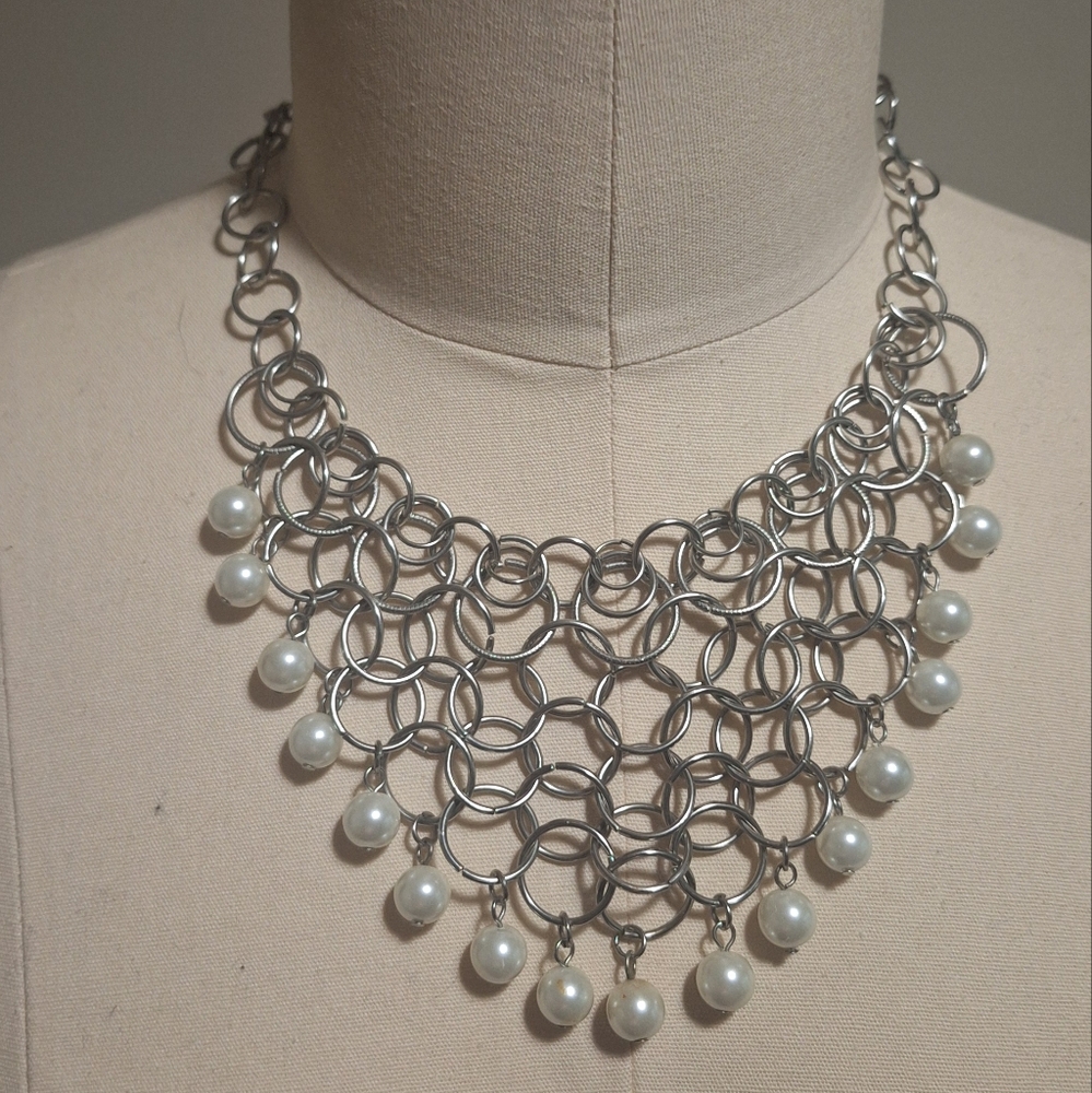 Elegant Silver Like Chainmail and Pearl Necklace